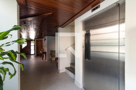 Apartamento à venda com 122m², 2 quartos e 2 vagas Apartamento à venda com 122m², 2 quartos e 2 vagasElevador