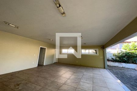 Casa à venda com 300m², 4 quartos e 4 vagasGaragem