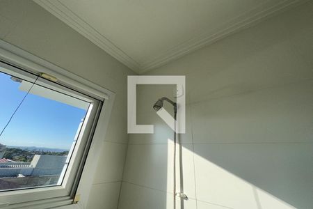 Casa à venda com 300m², 4 quartos e 4 vagasChuveiro do Banheiro da Suíte