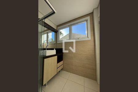 Casa à venda com 300m², 4 quartos e 4 vagasBanheiro da Suíte 2