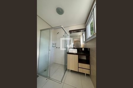 Casa à venda com 300m², 4 quartos e 4 vagasBanheiro da Suíte 2