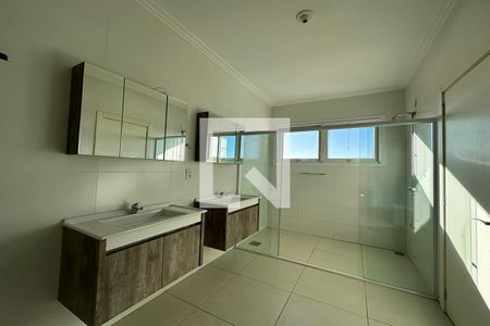 Casa à venda com 300m², 4 quartos e 4 vagasBanheiro da Suíte