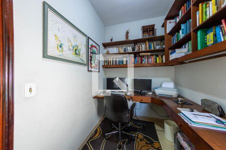 Casa para alugar com 440m², 4 quartos e 2 vagas Casa para alugar com 440m², 4 quartos e 2 vagasQuarto