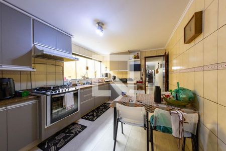 Casa para alugar com 440m², 4 quartos e 2 vagas Casa para alugar com 440m², 4 quartos e 2 vagasCozinha