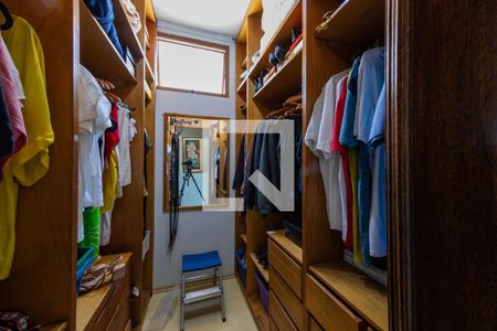 Casa para alugar com 440m², 4 quartos e 2 vagas Casa para alugar com 440m², 4 quartos e 2 vagasQuarto