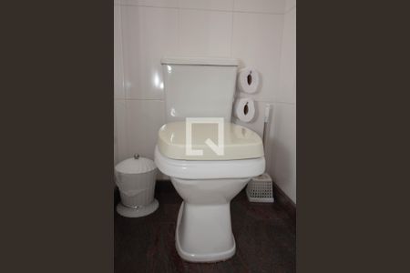 Apartamento à venda com 440m², 4 quartos e 4 vagas Apartamento à venda com 440m², 4 quartos e 4 vagasBanheiro de Serviço