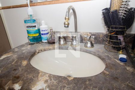 Apartamento à venda com 440m², 4 quartos e 4 vagas Apartamento à venda com 440m², 4 quartos e 4 vagasBanheiro da Suíte 2