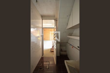 Casa à venda com 400m², 5 quartos e 8 vagas Casa à venda com 400m², 5 quartos e 8 vagasÁrea de Serviço casa 02