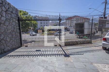 Casa à venda com 360m², 4 quartos e 6 vagas Casa à venda com 360m², 4 quartos e 6 vagasVagas de garam / fachada
