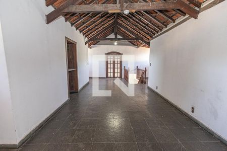 Casa à venda com 360m², 4 quartos e 6 vagas Casa à venda com 360m², 4 quartos e 6 vagasTerraço / 3º andar