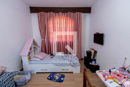 Casa à venda com 360m², 4 quartos e 6 vagas Casa à venda com 360m², 4 quartos e 6 vagasQuarto 2