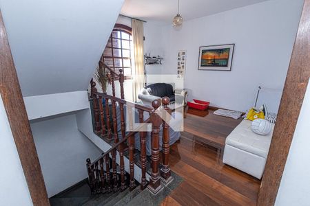 Casa à venda com 360m², 4 quartos e 6 vagas Casa à venda com 360m², 4 quartos e 6 vagasSala / 2º andar