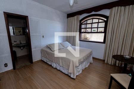 Casa à venda com 360m², 4 quartos e 6 vagas Casa à venda com 360m², 4 quartos e 6 vagasQuarto 4 / suíte