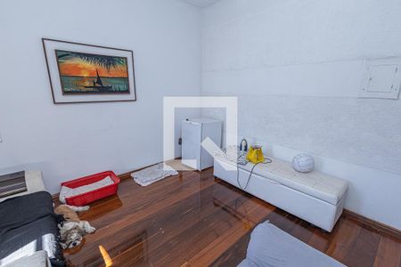 Casa à venda com 360m², 4 quartos e 6 vagas Casa à venda com 360m², 4 quartos e 6 vagasSala / 2º andar