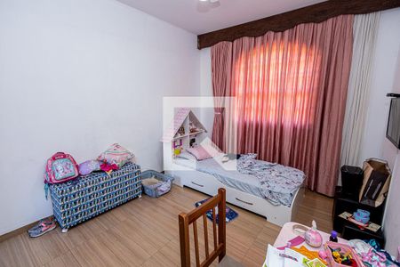 Casa à venda com 360m², 4 quartos e 6 vagas Casa à venda com 360m², 4 quartos e 6 vagasQuarto 2