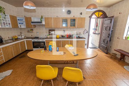 Casa à venda com 360m², 4 quartos e 6 vagas Casa à venda com 360m², 4 quartos e 6 vagasCozinha