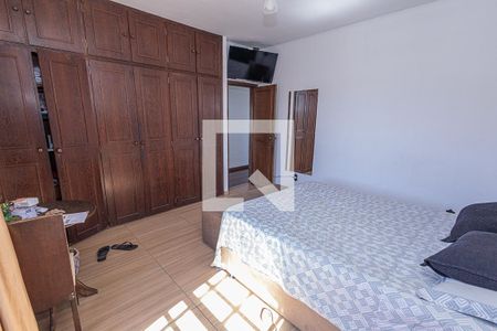 Casa à venda com 360m², 4 quartos e 6 vagas Casa à venda com 360m², 4 quartos e 6 vagasQuarto 1 / suíte