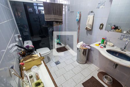 Casa à venda com 360m², 4 quartos e 6 vagas Casa à venda com 360m², 4 quartos e 6 vagasBanheiro da suíte