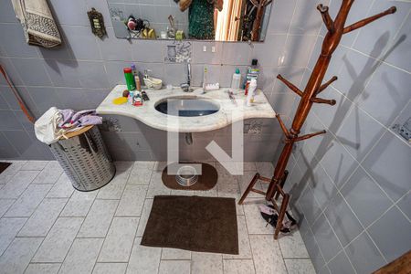 Casa à venda com 360m², 4 quartos e 6 vagas Casa à venda com 360m², 4 quartos e 6 vagasBanheiro da suíte