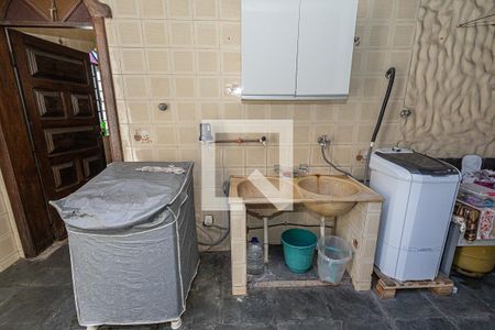 Casa à venda com 360m², 4 quartos e 6 vagas Casa à venda com 360m², 4 quartos e 6 vagasÁrea de serviço / Quintal