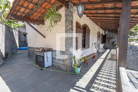 Casa à venda com 360m², 4 quartos e 6 vagas Casa à venda com 360m², 4 quartos e 6 vagasVaranda