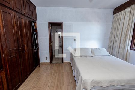 Casa à venda com 360m², 4 quartos e 6 vagas Casa à venda com 360m², 4 quartos e 6 vagasQuarto 4 / suíte