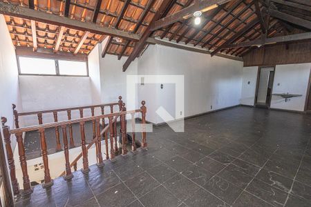 Casa à venda com 360m², 4 quartos e 6 vagas Casa à venda com 360m², 4 quartos e 6 vagasTerraço / 3º andar