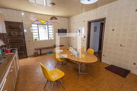 Casa à venda com 360m², 4 quartos e 6 vagas Casa à venda com 360m², 4 quartos e 6 vagasCozinha