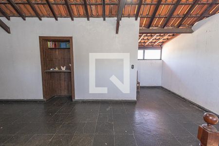 Casa à venda com 360m², 4 quartos e 6 vagas Casa à venda com 360m², 4 quartos e 6 vagasTerraço / 3º andar
