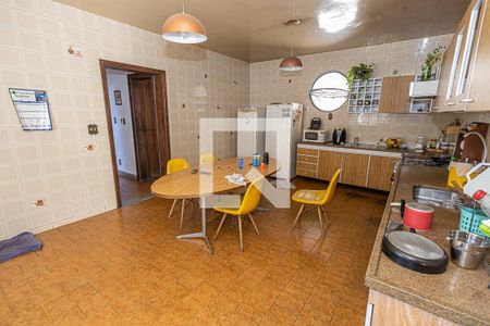 Casa à venda com 360m², 4 quartos e 6 vagas Casa à venda com 360m², 4 quartos e 6 vagasCozinha