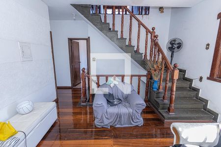 Casa à venda com 360m², 4 quartos e 6 vagas Casa à venda com 360m², 4 quartos e 6 vagasSala / 2º andar