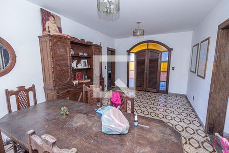 Casa à venda com 360m², 4 quartos e 6 vagas Casa à venda com 360m², 4 quartos e 6 vagasCopa