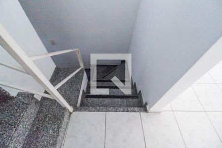 Escada 1 de casa de condomínio para alugar com 3 quartos, 74m² em Jardim Regina Alice, Barueri