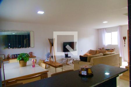 Casa de condomínio à venda com 148m², 4 quartos e sem vaga Casa de condomínio à venda com 148m², 4 quartos e sem vagaCozinha americana vista