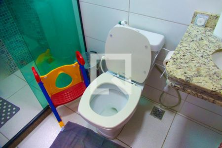 Casa de condomínio à venda com 148m², 4 quartos e sem vaga Casa de condomínio à venda com 148m², 4 quartos e sem vagaSuíte banheiro