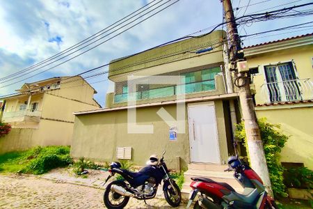 Casa de condomínio à venda com 148m², 4 quartos e sem vaga Casa de condomínio à venda com 148m², 4 quartos e sem vagaFachada com Cartaz QA.