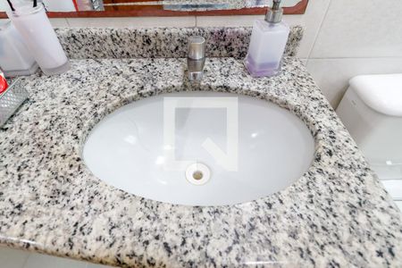 Casa à venda com 100m², 3 quartos e 2 vagas Casa à venda com 100m², 3 quartos e 2 vagasBanheiro da Suíte 1