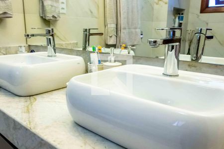 Apartamento à venda com 396m², 3 quartos e 3 vagas Apartamento à venda com 396m², 3 quartos e 3 vagasBanheiro Suite