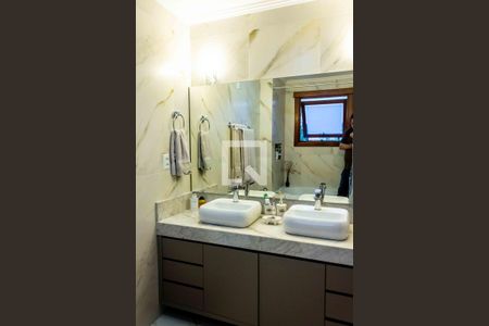 Apartamento à venda com 396m², 3 quartos e 3 vagas Apartamento à venda com 396m², 3 quartos e 3 vagasBanheiro Suite