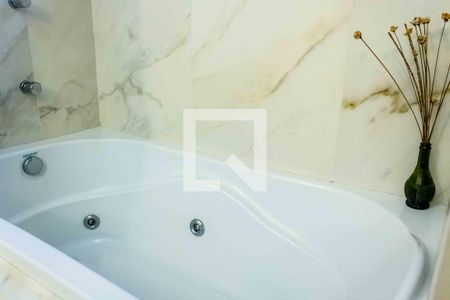 Apartamento à venda com 396m², 3 quartos e 3 vagas Apartamento à venda com 396m², 3 quartos e 3 vagasBanheiro Suite