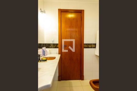 Apartamento à venda com 396m², 3 quartos e 3 vagas Apartamento à venda com 396m², 3 quartos e 3 vagasBanheiro social 1 andar