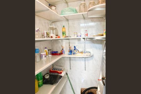Casa à venda com 350m², 4 quartos e 3 vagas Casa à venda com 350m², 4 quartos e 3 vagasDespensa