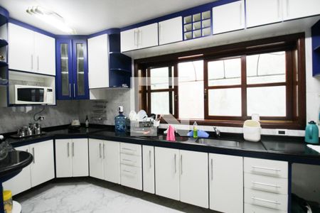Casa à venda com 350m², 4 quartos e 3 vagas Casa à venda com 350m², 4 quartos e 3 vagasCozinha