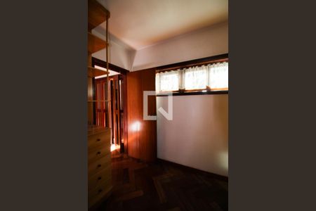Casa à venda com 350m², 4 quartos e 3 vagas Casa à venda com 350m², 4 quartos e 3 vagasCloset do quarto 3