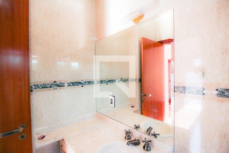 Casa à venda com 350m², 4 quartos e 3 vagas Casa à venda com 350m², 4 quartos e 3 vagasBanheiro 1