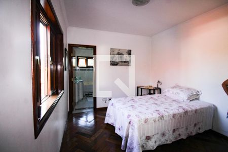 Casa à venda com 350m², 4 quartos e 3 vagas Casa à venda com 350m², 4 quartos e 3 vagasQuarto 2