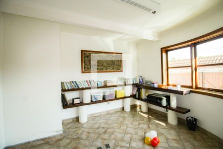 Casa à venda com 350m², 4 quartos e 3 vagas Casa à venda com 350m², 4 quartos e 3 vagasEscritório