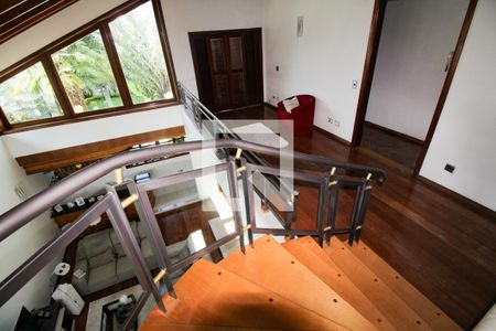 Casa à venda com 350m², 4 quartos e 3 vagas Casa à venda com 350m², 4 quartos e 3 vagasEscada