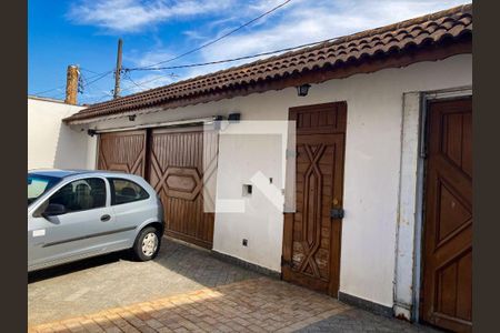 Casa à venda com 350m², 4 quartos e 3 vagas Casa à venda com 350m², 4 quartos e 3 vagasGaragem