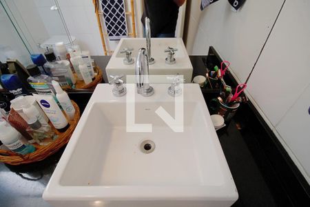 Apartamento à venda com 157m², 3 quartos e 3 vagas Apartamento à venda com 157m², 3 quartos e 3 vagasBanheiro da Suíte 1